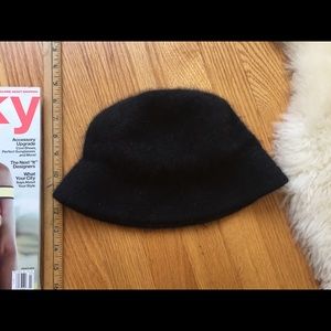 Black fuzzy bucket hat